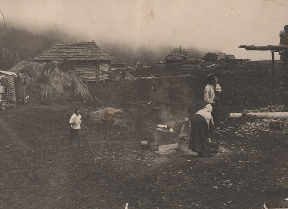 Приготовление ужина переселенцами возле реки Самарги. 1880 год